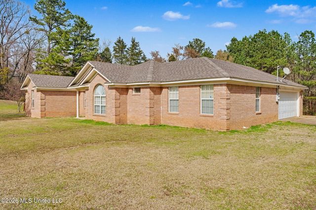 70 Yarbrough Loop, Holly Springs, MS 38635