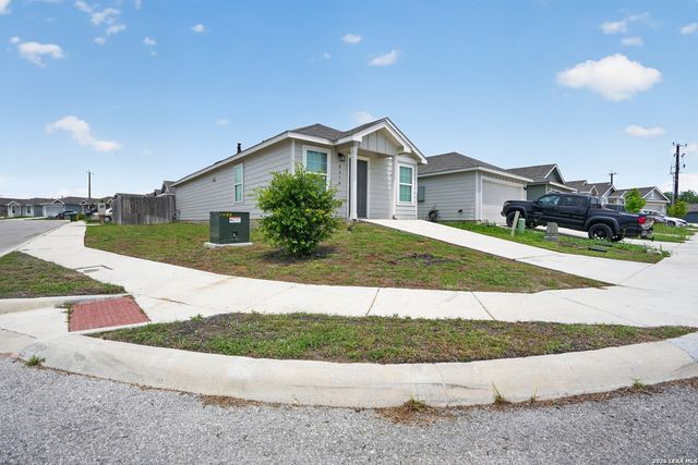 8230 Piedra Medina, San Antonio, TX 78252