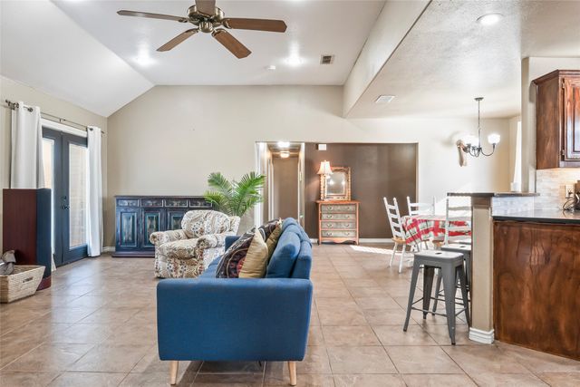 244 Point Circle, Pilot Point, TX 76258