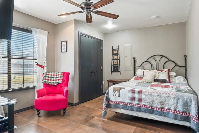 244 Point Circle, Pilot Point, TX 76258