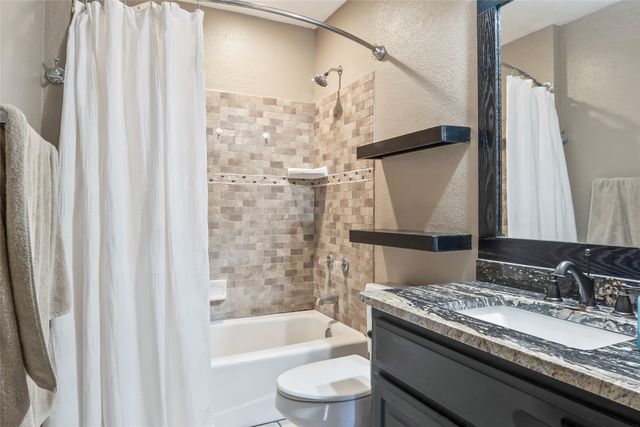 244 Point Circle, Pilot Point, TX 76258