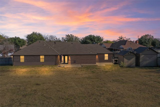244 Point Circle, Pilot Point, TX 76258