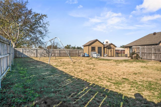 244 Point Circle, Pilot Point, TX 76258