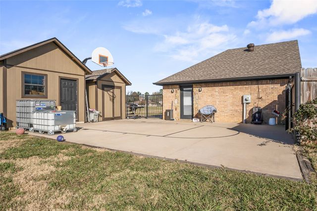 244 Point Circle, Pilot Point, TX 76258