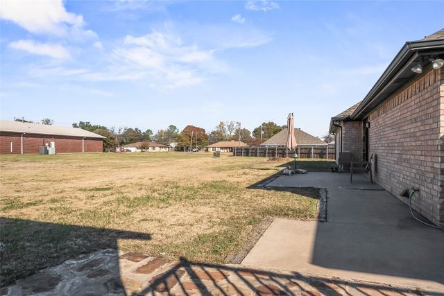 244 Point Circle, Pilot Point, TX 76258