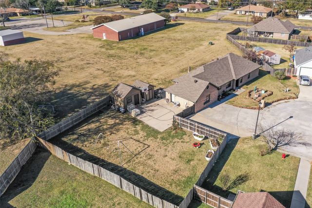 244 Point Circle, Pilot Point, TX 76258