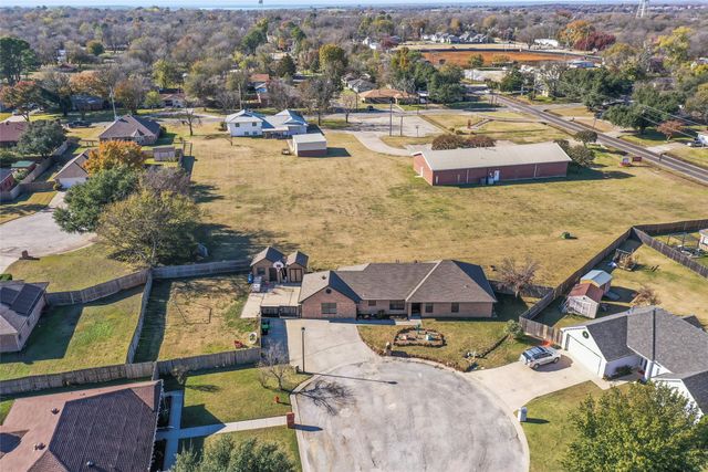 244 Point Circle, Pilot Point, TX 76258