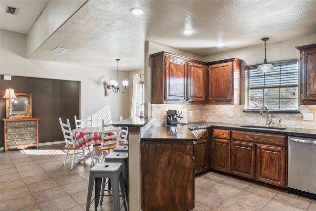 244 Point Circle, Pilot Point, TX 76258
