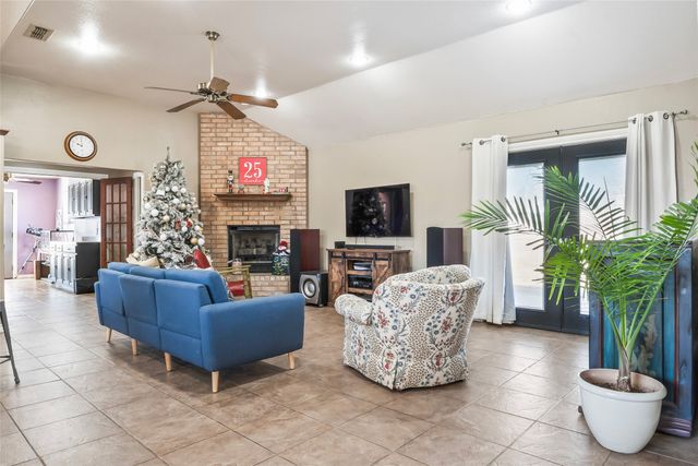 244 Point Circle, Pilot Point, TX 76258