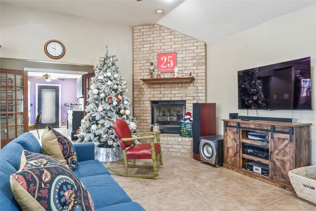 244 Point Circle, Pilot Point, TX 76258