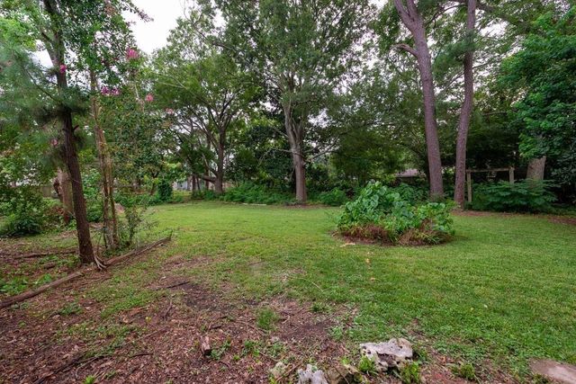 1702 W Crockett Street, La Marque, TX 77568