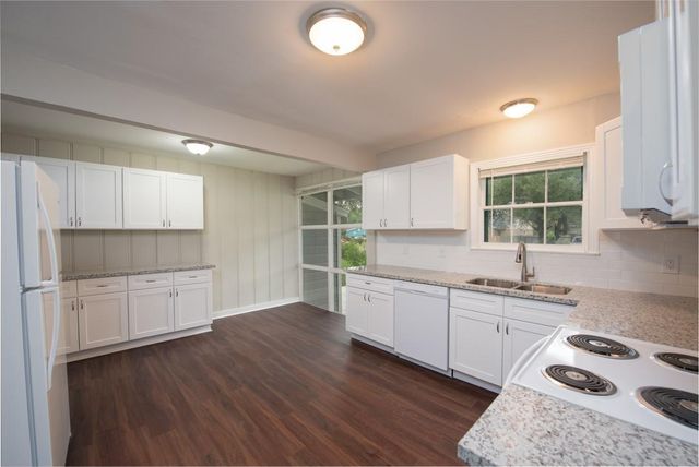 1702 W Crockett Street, La Marque, TX 77568