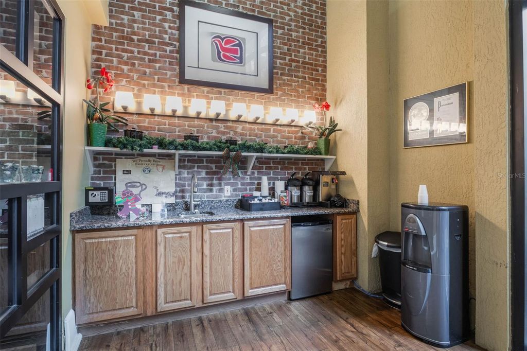 Image 25 of property listing at 911 N ORANGE AVENUE 548, Orlando, FL 32801