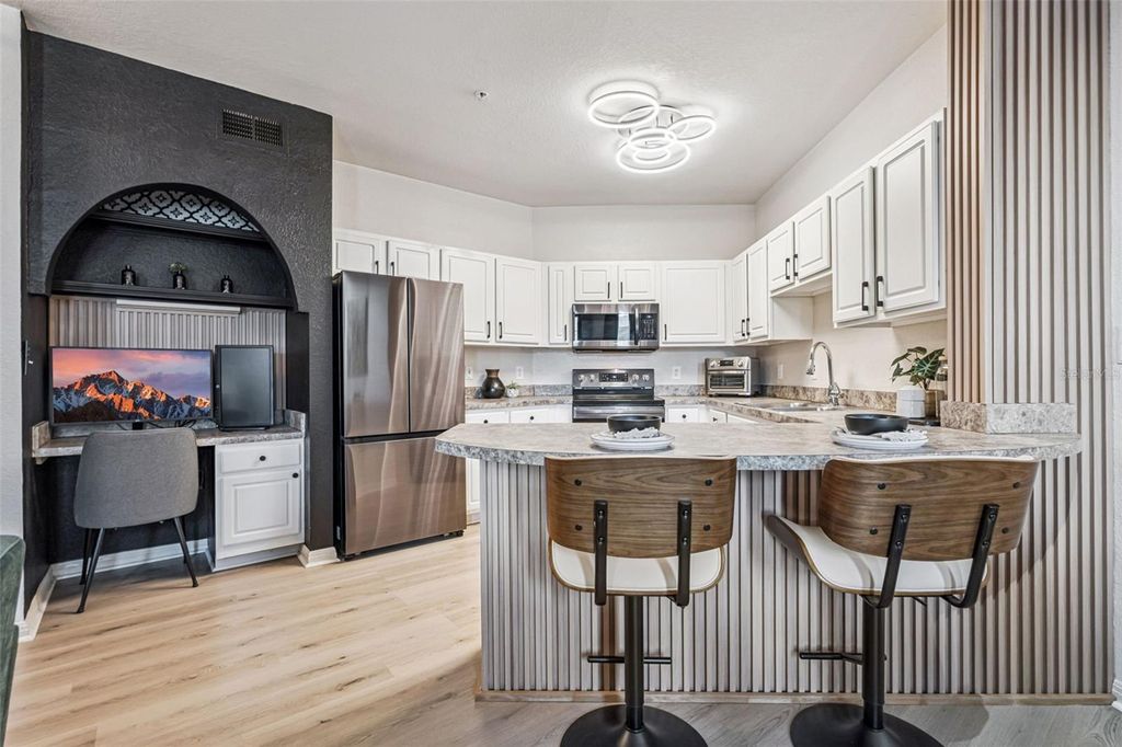 Image 4 of property listing at 911 N ORANGE AVENUE 548, Orlando, FL 32801