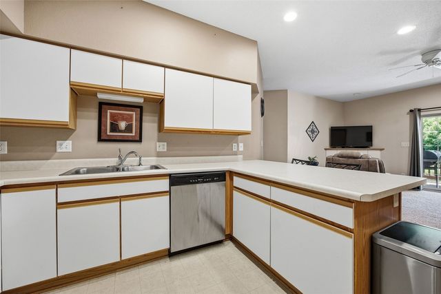 2272 Holiday Road 606, Coralville, IA 52241