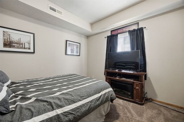 2272 Holiday Road 606, Coralville, IA 52241