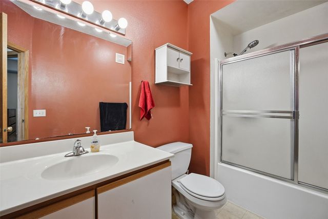 2272 Holiday Road 606, Coralville, IA 52241