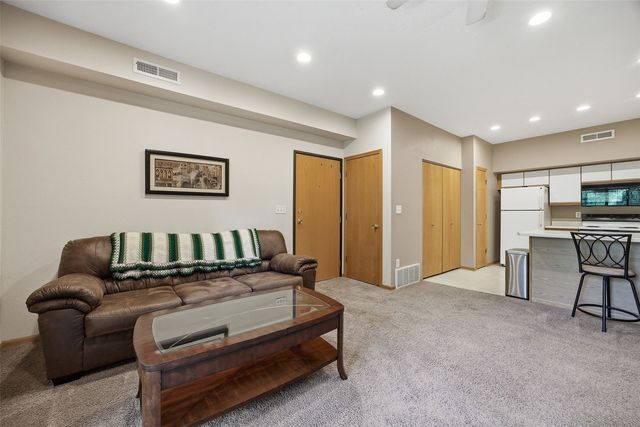 2272 Holiday Road 606, Coralville, IA 52241