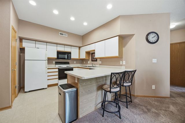 2272 Holiday Road 606, Coralville, IA 52241