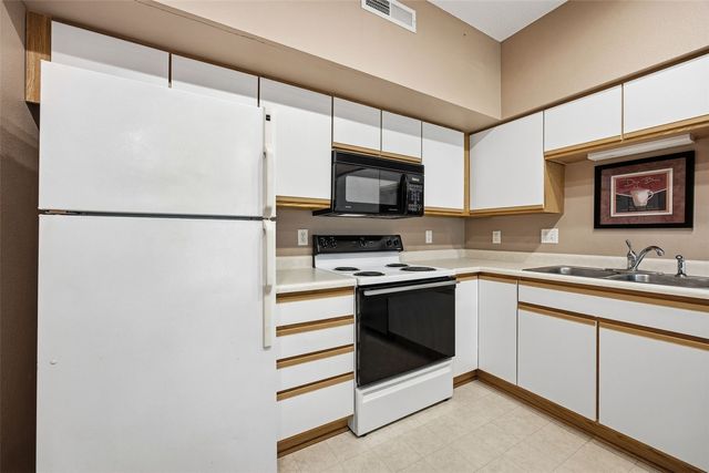 2272 Holiday Road 606, Coralville, IA 52241