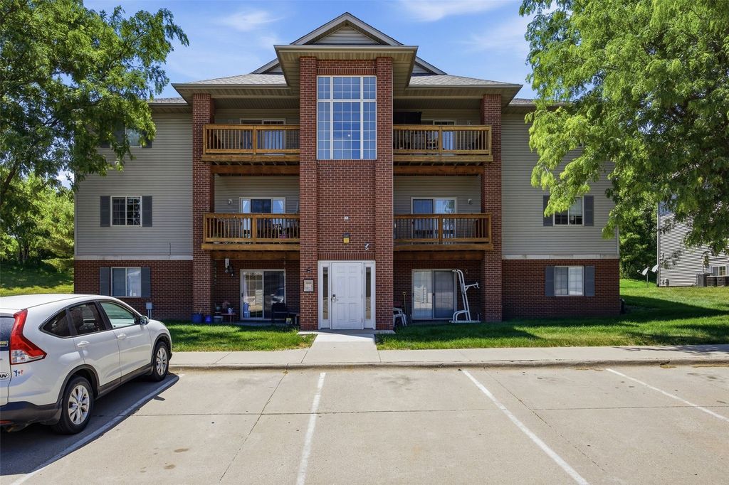 2272 Holiday Road 606, Coralville, IA 52241