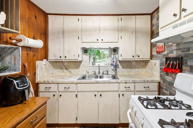 894 Williams Avenue, Crestview, FL 32539