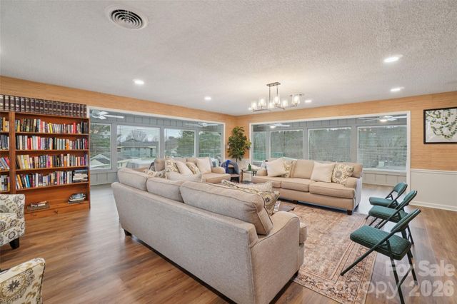 602 Abbey Circle, Asheville, NC 28805