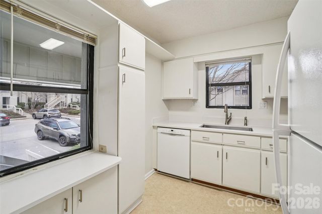 602 Abbey Circle, Asheville, NC 28805