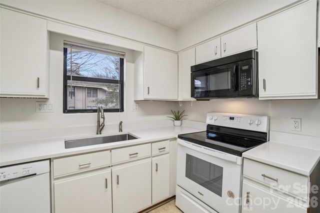 602 Abbey Circle, Asheville, NC 28805