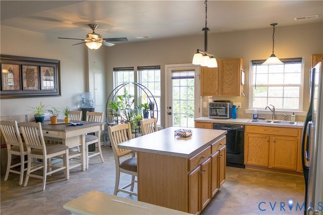 907 Kitty Hamilton Cir, Ashland, VA 23005