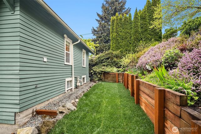 3707 SW Juneau Street, Seattle, WA 98126