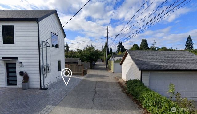 3707 SW Juneau Street, Seattle, WA 98126