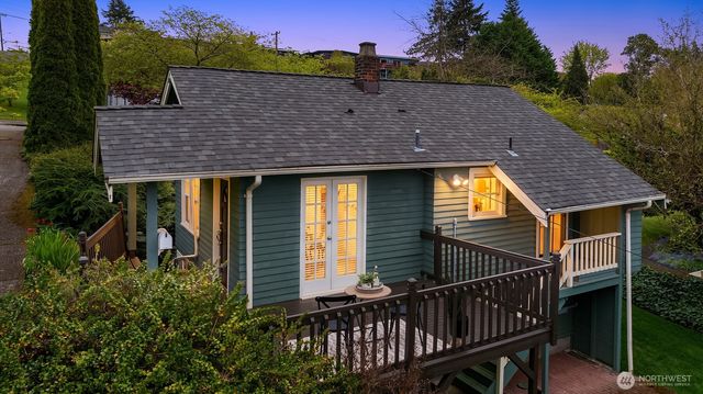 3707 SW Juneau Street, Seattle, WA 98126