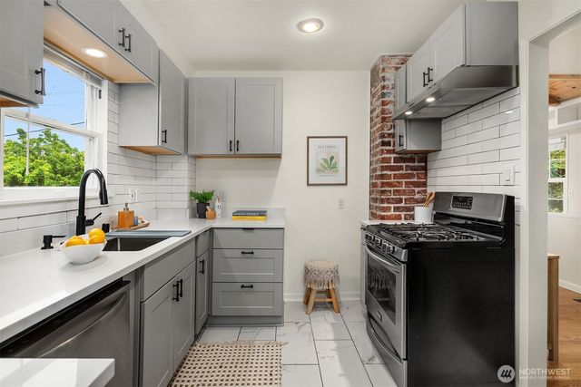 3707 SW Juneau Street, Seattle, WA 98126