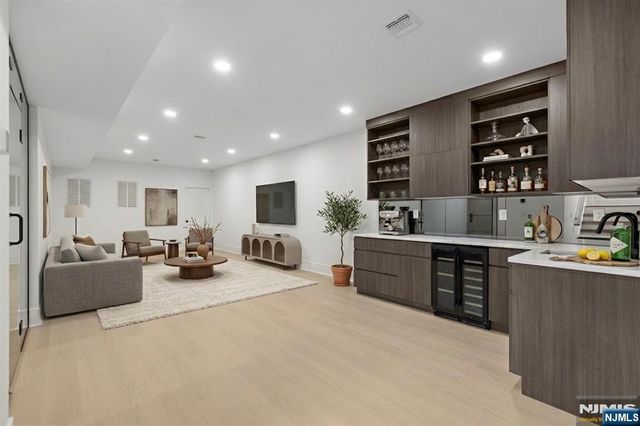 155 Truman Terrace, Paramus, NJ 07652