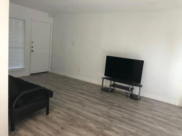 2124 Burton DR 160, Austin, TX 78741