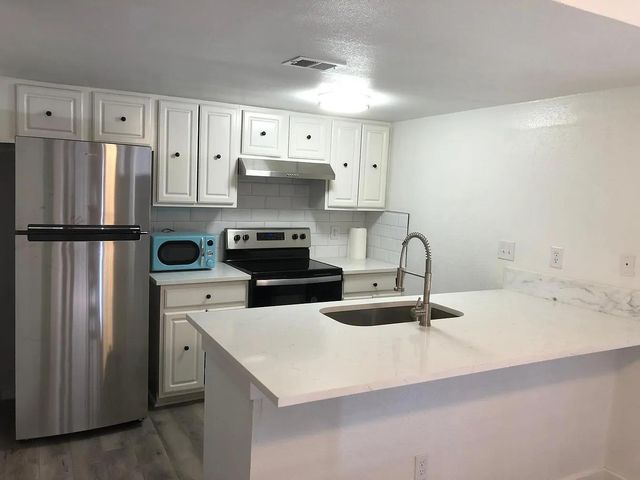 2124 Burton DR 160, Austin, TX 78741