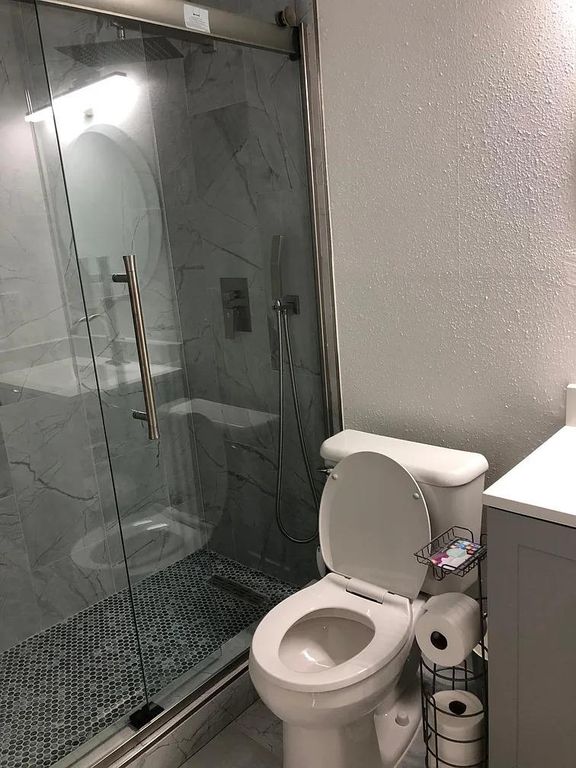 2124 Burton DR 160, Austin, TX 78741