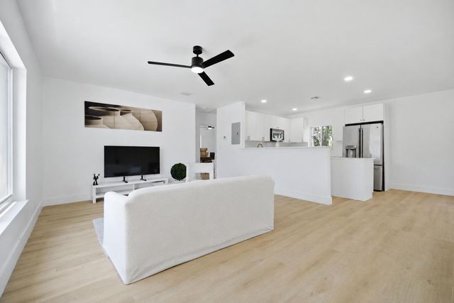 310 NW 4th Avenue, Deerfield Beach, FL 33441
