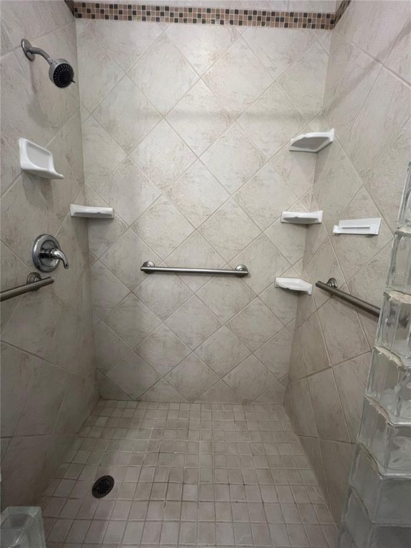 Image 17 of property listing at 3222 HAMMERSMITH ROAD, Orlando, FL 32818