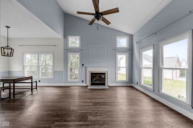 55 Village Circle, Zionsville, IN 46077