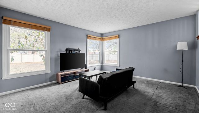 55 Village Circle, Zionsville, IN 46077