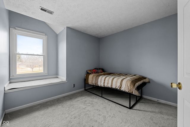 55 Village Circle, Zionsville, IN 46077