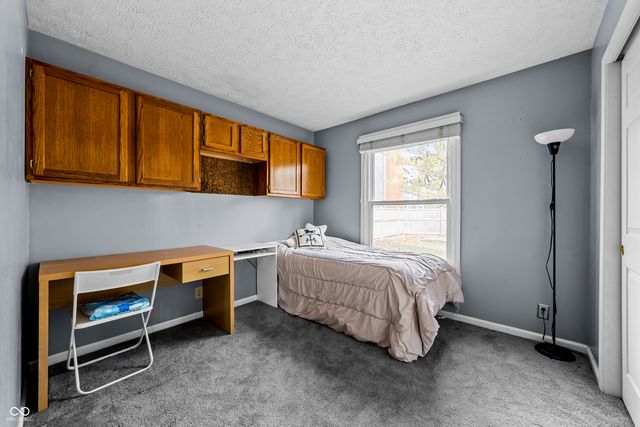 55 Village Circle, Zionsville, IN 46077