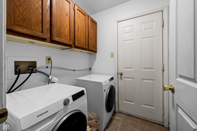 55 Village Circle, Zionsville, IN 46077