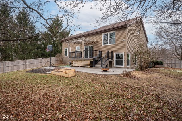 55 Village Circle, Zionsville, IN 46077