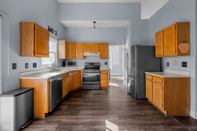 55 Village Circle, Zionsville, IN 46077