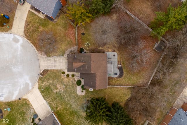 55 Village Circle, Zionsville, IN 46077