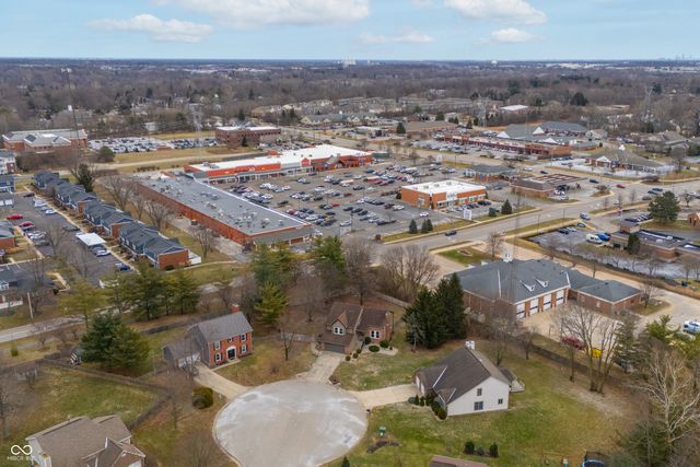 55 Village Circle, Zionsville, IN 46077