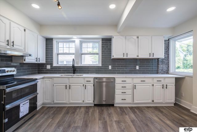 115 S 54th Street, Omaha, NE 68132